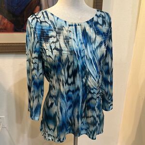 Chico’s Blue Patterned Tiered Cotton Top Size 1-Medium.